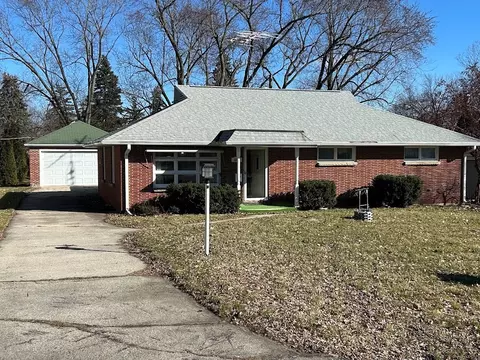 662 S Gladstone Ave, Aurora, IL 60506