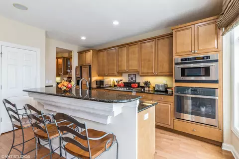 2045 Valor Ct, Glenview, IL 60026 photo 5