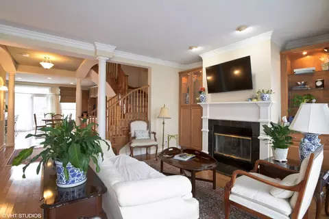 2045 Valor Ct, Glenview, IL 60026 photo 4