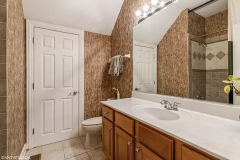 2045 Valor Ct, Glenview, IL 60026 photo 18