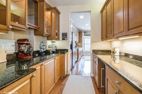 2045 Valor Ct, Glenview, IL 60026 photo 8