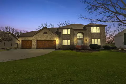 1309 Darien Club Dr, Darien, IL 60561