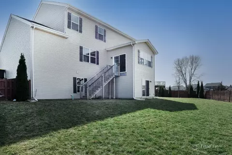 Exterior - 28038 W Canyon Ct, Lakemoor, IL 60051 photo 2 of 3