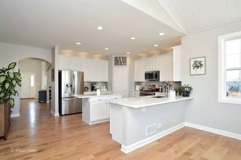 Kitchen - 28038 W Canyon Ct, Lakemoor, IL 60051 photo 2 of 3