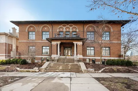721 Ontario St #403, Oak Park, IL 60302
