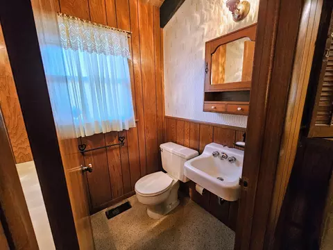 Bath - 60 Payson St, Hoffman Estates, IL 60169 photo 1 of 2