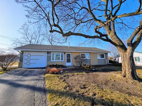 60 Payson St, Hoffman Estates, IL 60169