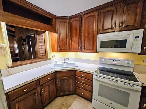 Kitchen - 60 Payson St, Hoffman Estates, IL 60169 photo 2 of 2