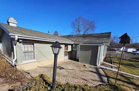 Exterior - 60 Payson St, Hoffman Estates, IL 60169 photo 4 of 5