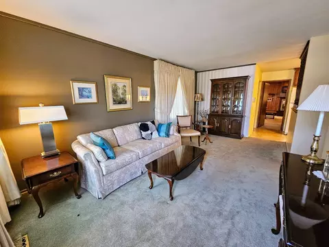 Living - 60 Payson St, Hoffman Estates, IL 60169 photo 1 of 3