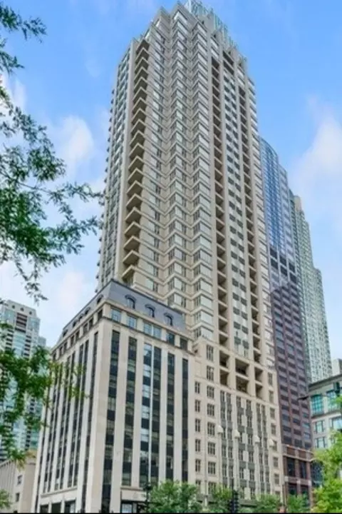 118 Erie St #24C, Chicago, IL 60611