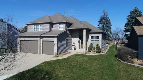 1260 Golf View Dr, Woodridge, IL 60517