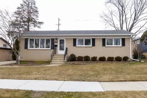 1404 W Busse Ave, Mount Prospect, IL 60056