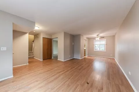 Living - 2549 Yarrow Ln, Rolling Meadows, IL 60008 photo 1 of 2