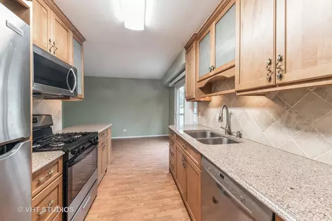 Kitchen - 2549 Yarrow Ln, Rolling Meadows, IL 60008 photo 2 of 4