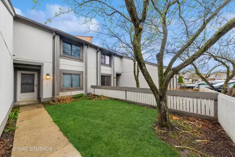 Exterior - 2549 Yarrow Ln, Rolling Meadows, IL 60008 photo 2 of 3