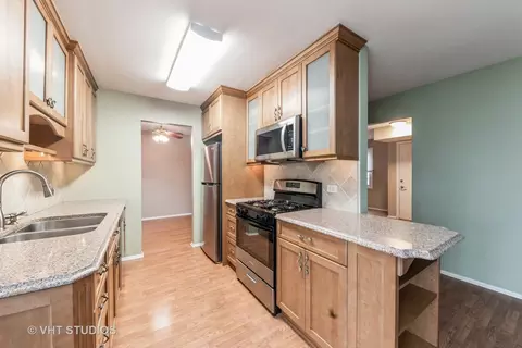 Kitchen - 2549 Yarrow Ln, Rolling Meadows, IL 60008 photo 1 of 4