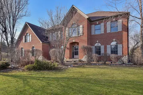 6 N820 Gilmore Dr, Saint Charles, IL 60175