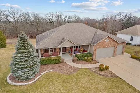 723 Karen Dr, Hampshire, IL 60140