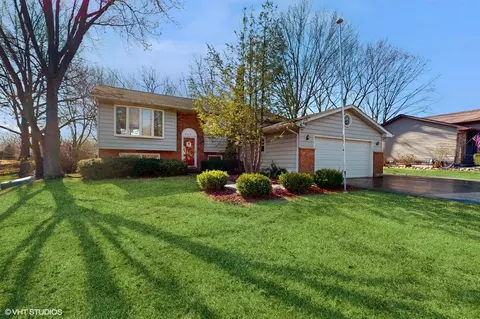2421 High Point Dr, Lindenhurst, IL 60046