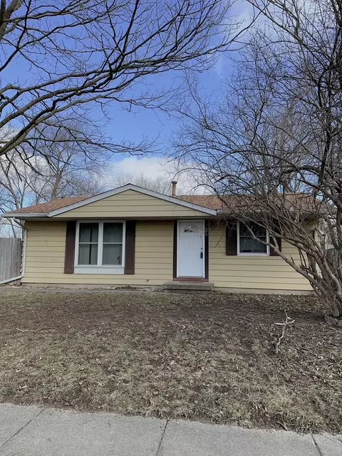 3320 York Dr, Champaign, IL 61821