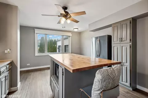 Kitchen - 712 Mccarthy Rd, Lemont, IL 60439 photo 2 of 2