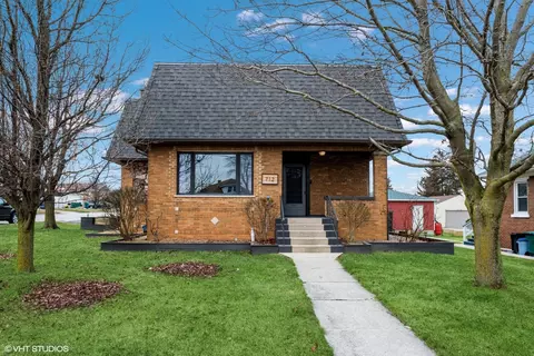 712 Mccarthy Rd, Lemont, IL 60439