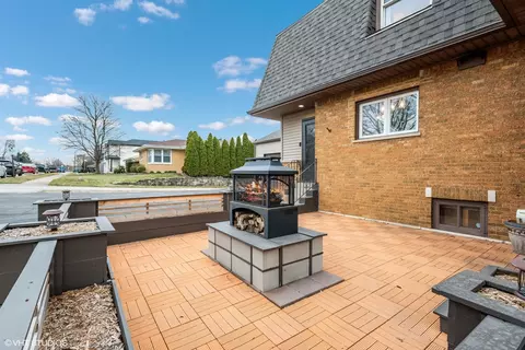 Exterior - 712 Mccarthy Rd, Lemont, IL 60439 photo 4 of 6