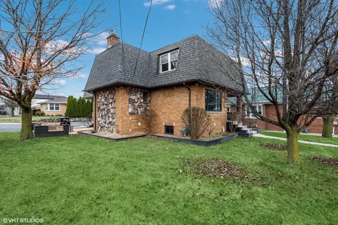 Exterior - 712 Mccarthy Rd, Lemont, IL 60439 photo 2 of 6