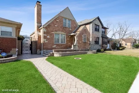 6148 N Keystone Ave, Chicago, IL 60646