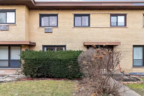 627 Maple Ct, Mount Prospect, IL 60056 photo 2