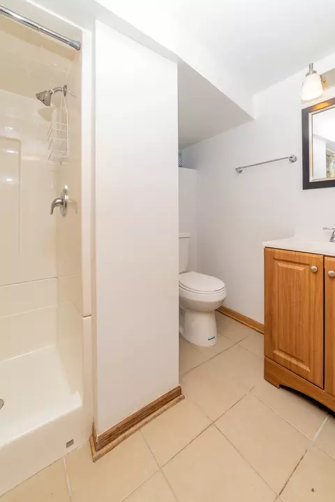Bath - 11001 S Peoria St, Chicago, IL 60643 photo 5 of 5