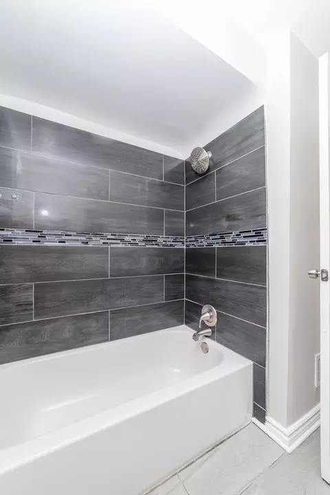 Bath - 11001 S Peoria St, Chicago, IL 60643 photo 2 of 5