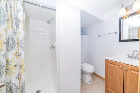 Bath - 11001 S Peoria St, Chicago, IL 60643 photo 4 of 5