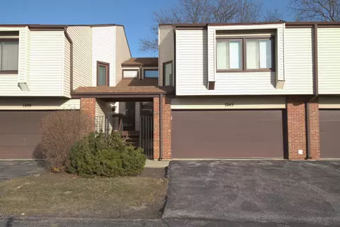 1045 Spring Mill Dr, Hoffman Estates, IL 60169
