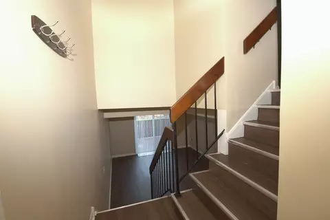 1045 Spring Mill Dr, Hoffman Estates, IL 60169 photo 2