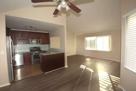 1045 Spring Mill Dr, Hoffman Estates, IL 60169 photo 3