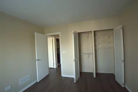 1045 Spring Mill Dr, Hoffman Estates, IL 60169 photo 8