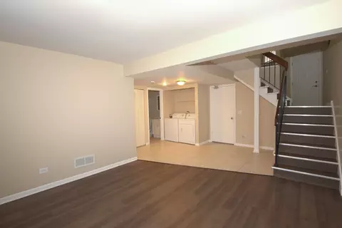 1045 Spring Mill Dr, Hoffman Estates, IL 60169 photo 10