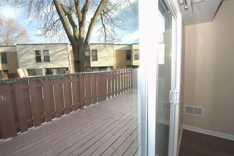 1045 Spring Mill Dr, Hoffman Estates, IL 60169 photo 13
