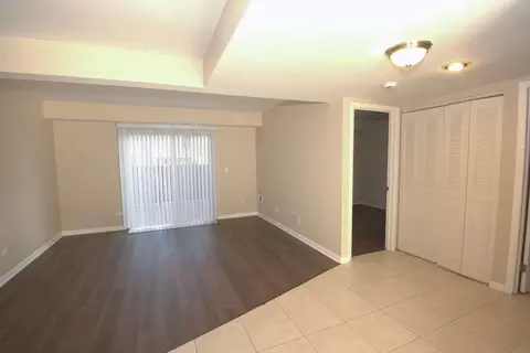 1045 Spring Mill Dr, Hoffman Estates, IL 60169 photo 9