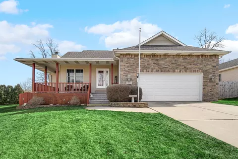 226 Lake Vista Dr, Chesterton, IN 46304