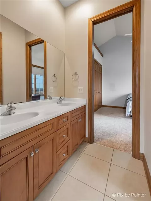 Bath - 40 W536 Greenview Ln, Elgin, IL 60124 photo 3 of 8