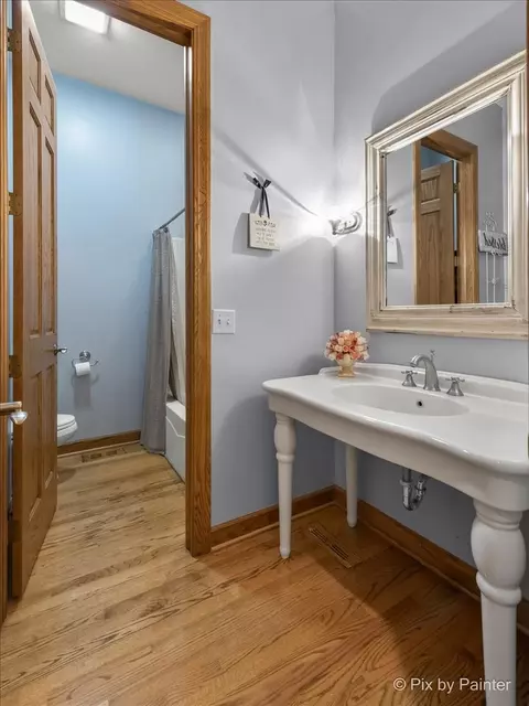 Bath - 40 W536 Greenview Ln, Elgin, IL 60124 photo 6 of 8