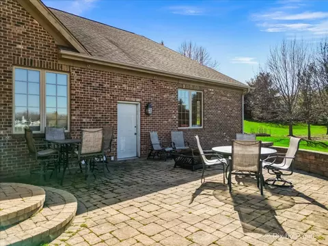 Exterior - 40 W536 Greenview Ln, Elgin, IL 60124 photo 6 of 14