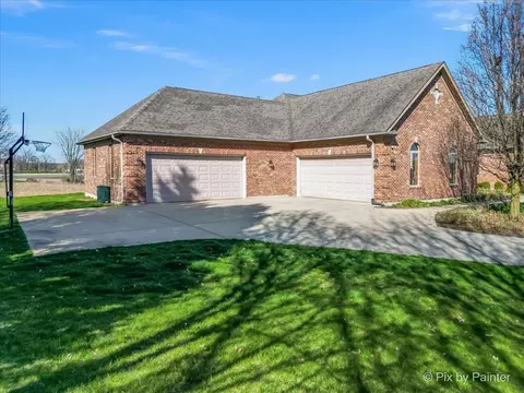 Exterior - 40 W536 Greenview Ln, Elgin, IL 60124 photo 4 of 14