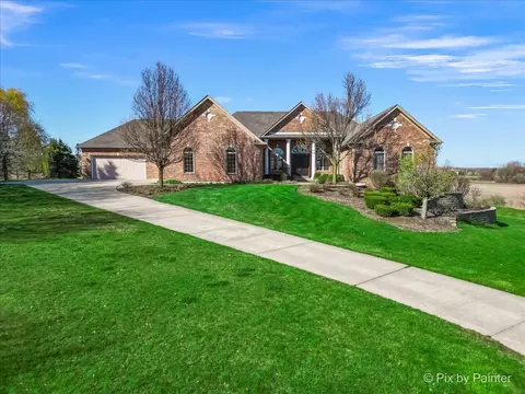 Exterior - 40 W536 Greenview Ln, Elgin, IL 60124 photo 1 of 14