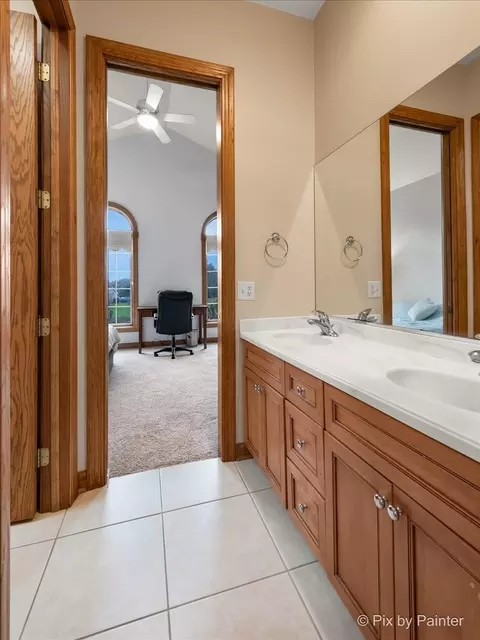 Bath - 40 W536 Greenview Ln, Elgin, IL 60124 photo 5 of 8