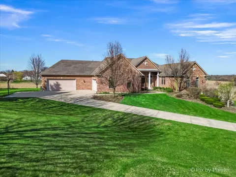 Exterior - 40 W536 Greenview Ln, Elgin, IL 60124 photo 3 of 14