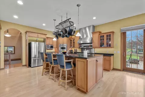 Kitchen - 40 W536 Greenview Ln, Elgin, IL 60124 photo 2 of 8